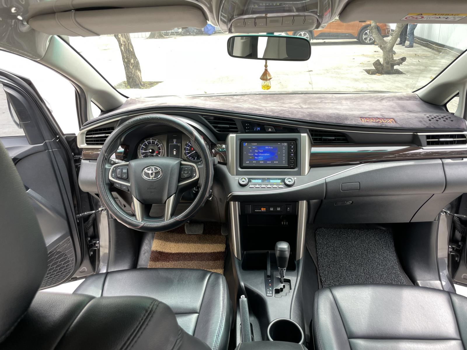 Toyota Innova 2.0 2018 - Xe Toyota Innova 2.0 đời 2018, màu xám, xe gia đình, giá 680tr