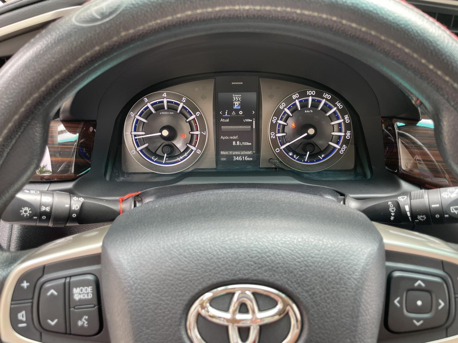 Toyota Innova 2.0 2018 - Xe Toyota Innova 2.0 đời 2018, màu xám, xe gia đình, giá 680tr