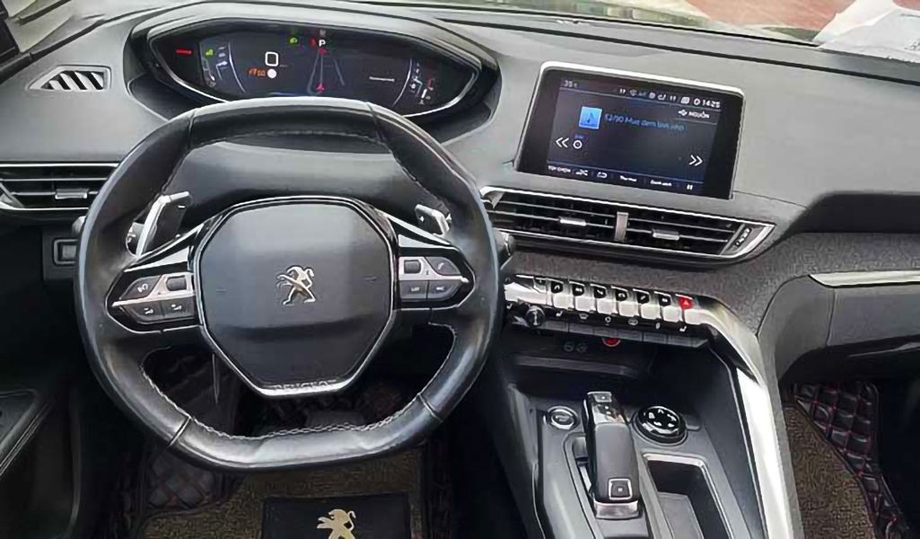 Peugeot 3008   1.6 AT  2018 - Bán Peugeot 3008 1.6 AT sản xuất 2018, màu đen xe gia đình, giá 815tr