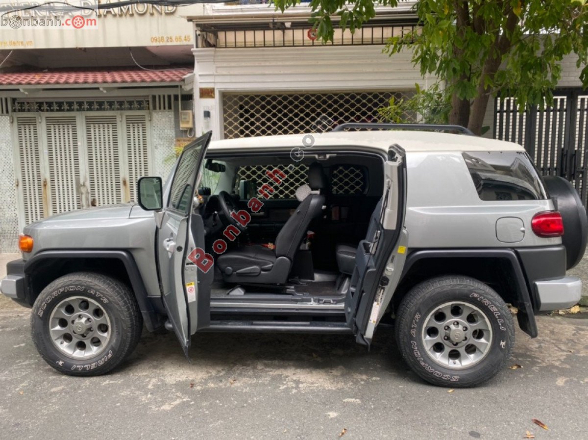 Toyota Fj cruiser   4.0 AT AWD   2010 - Bán Toyota Fj Cruiser 4.0 AT AWd 2010, màu bạc, nhập khẩu nguyên chiếc còn mới