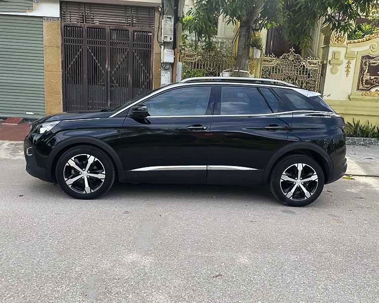 Peugeot 3008   1.6 AT  2018 - Bán Peugeot 3008 1.6 AT sản xuất 2018, màu đen xe gia đình, giá 815tr