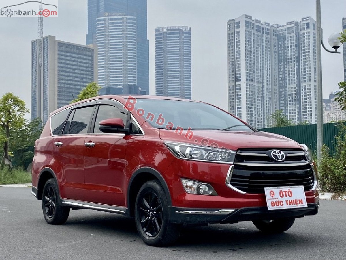 Toyota Innova   2.0 Venturer  2018 - Cần bán xe Toyota Innova 2.0 Venturer sản xuất năm 2018, màu đỏ giá cạnh tranh