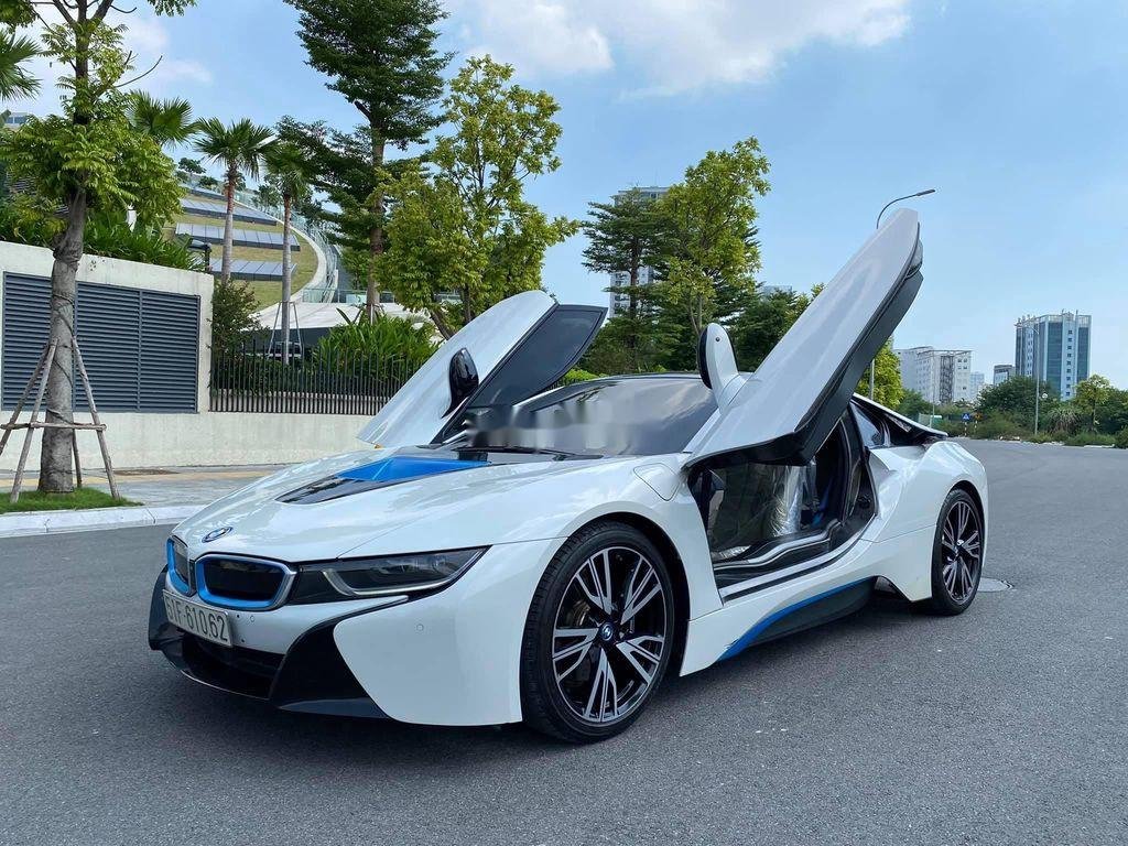 BMW i8 2015 - Cần bán xe BMW i8 sản xuất 2015, màu trắng, nhập khẩu