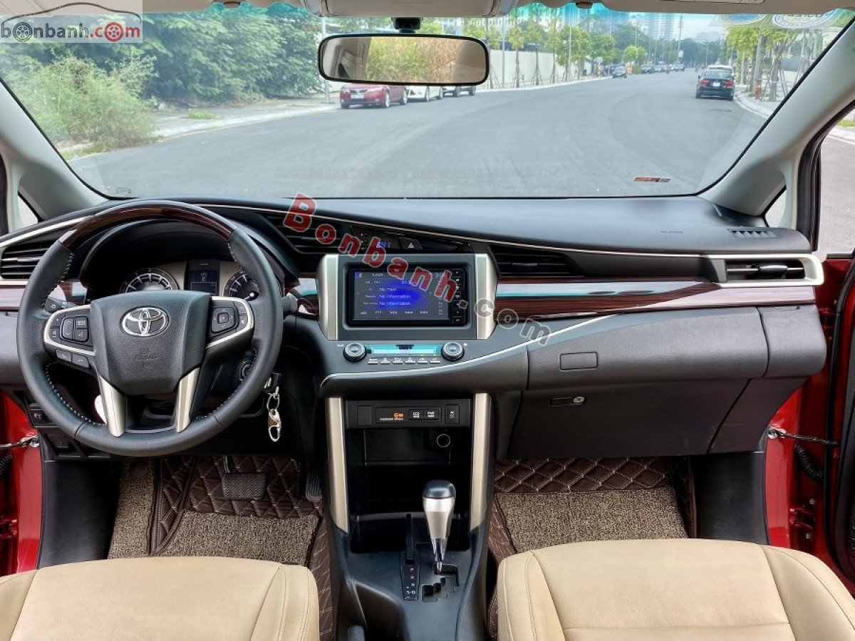 Toyota Innova   2.0 Venturer  2018 - Cần bán xe Toyota Innova 2.0 Venturer sản xuất năm 2018, màu đỏ giá cạnh tranh