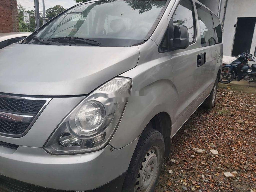 Hyundai Trajet 2009 - Cần bán lại xe Hyundai Trajet 2009, màu bạc, xe nhập