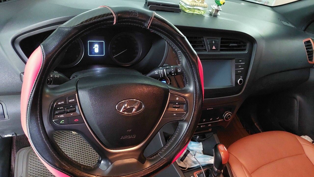 Hyundai i20 Active 2017 - Cần bán lại xe Hyundai i20 Active sản xuất năm 2017, màu trắng, xe nhập đẹp như mới