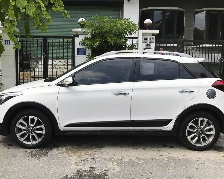 Hyundai i20 Active   1.4AT  2015 - Cần bán gấp Hyundai i20 Active 1.4AT đời 2015, màu trắng, nhập khẩu nguyên chiếc số tự động