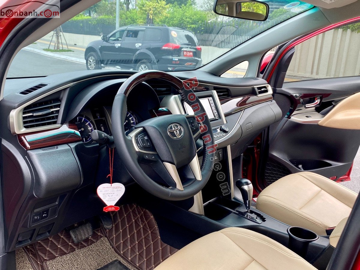 Toyota Innova   Venturer  2018 - Bán Toyota Innova Venturer sản xuất 2018, màu đỏ, 699tr