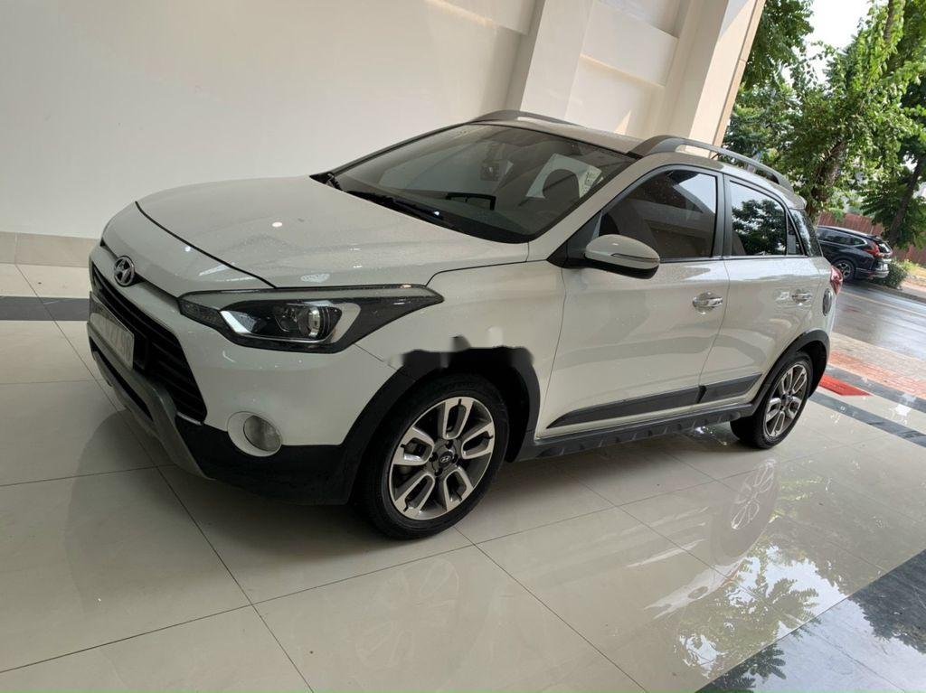 Hyundai i20 Active 2015 - Cần bán gấp Hyundai i20 Active đời 2015, màu trắng, nhập khẩu Hàn Quốc