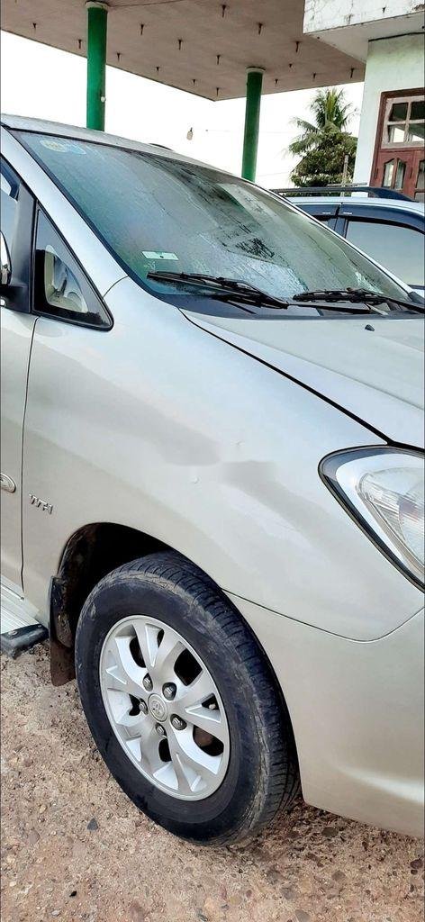 Toyota Innova 2007 - Cần bán Toyota Innova sản xuất 2007, màu bạc, giá chỉ 240 triệu