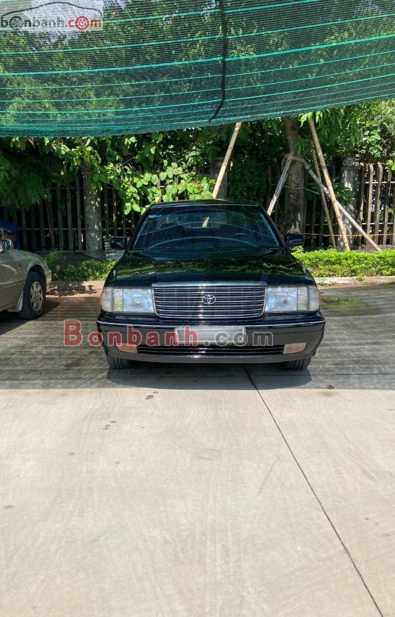 Toyota Crown 1996 - Cần bán gấp Toyota Crown năm 1996, màu đen, nhập khẩu nguyên chiếc số sàn