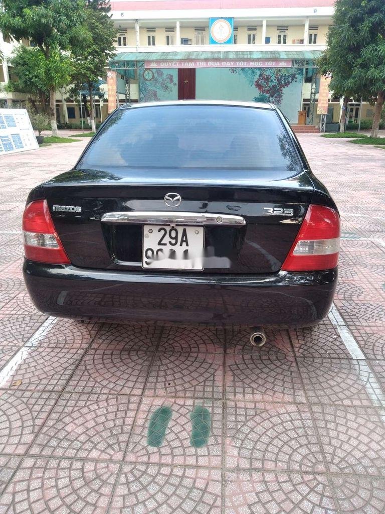 Mazda 323 2004 - Bán ô tô Mazda 323 2004, màu đen