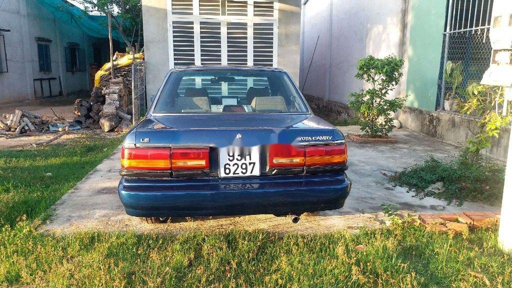 Toyota Camry 1991 - Cần bán gấp Toyota Camry năm sản xuất 1991, màu xanh lam, nhập khẩu số tự động