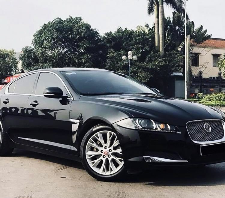 Jaguar XF   2.0 AT  2015 - Cần bán gấp Jaguar XF 2.0 AT sản xuất năm 2015, màu đen, nhập khẩu còn mới