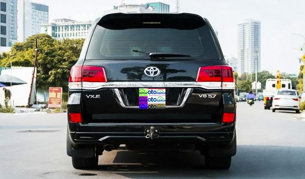 Toyota Land Cruiser   VX.E 5.7 V8  2016 - Bán Toyota Land Cruiser VX.E 5.7 V8 sản xuất 2016, màu đen, nhập khẩu nguyên chiếc xe gia đình