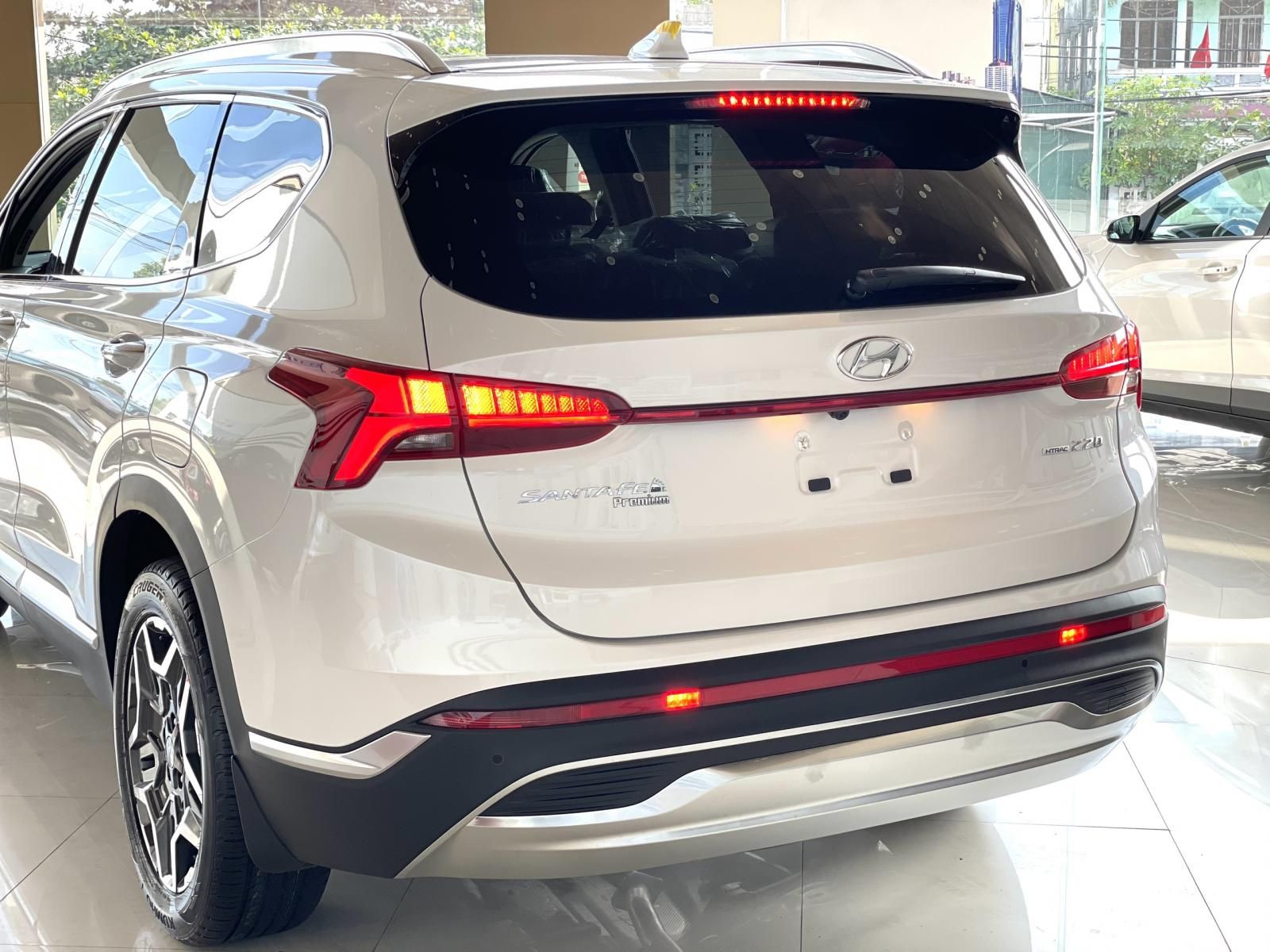 Hyundai Santa Fe 2021 - Hyundai Santa Fe 2021, full màu sẵn xe giao ngay, hỗ trợ 85% giá trị xe, diện mạo mới nổi bật