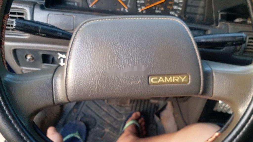 Toyota Camry 1991 - Cần bán gấp Toyota Camry năm sản xuất 1991, màu xanh lam, nhập khẩu số tự động