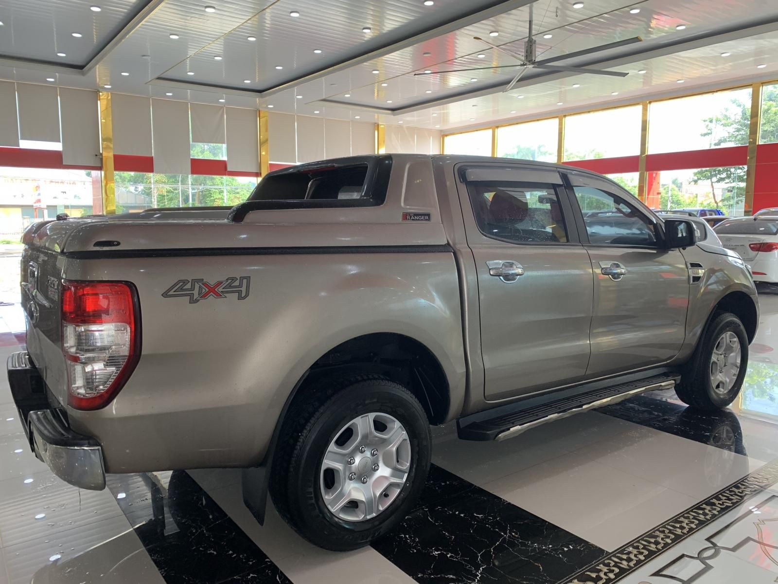 Ford Ranger 4x4MT 2017 - Bán Ford Ranger 4x4MT sản xuất 2017, giá 605tr