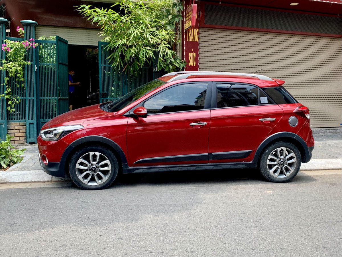 Hyundai i20 Active 2015 - Cần bán xe Hyundai i20 Active 2015, màu đỏ, nhập khẩu nguyên chiếc 