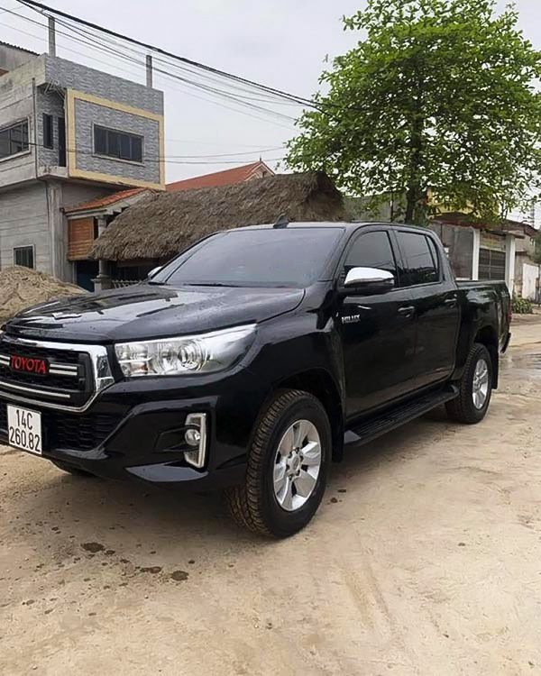 Toyota Hilux   2.4E 4x2 AT  2018 - Bán ô tô Toyota Hilux 2.4E 4x2 AT sản xuất năm 2018, màu đen, nhập khẩu còn mới