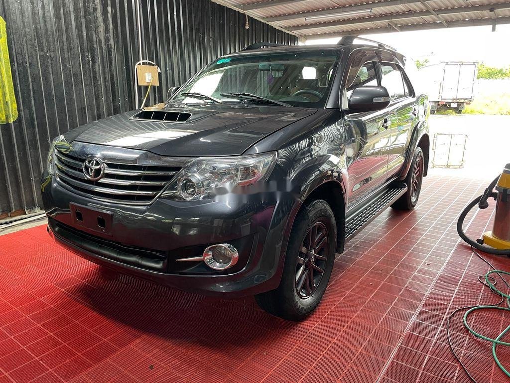 Toyota Fortuner   2016 - Bán xe Toyota Fortuner đời 2016, màu xám số sàn, 645tr