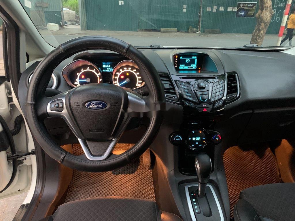 Ford Fiesta 2016 - Bán Ford Fiesta đời 2016, màu trắng, giá 365tr