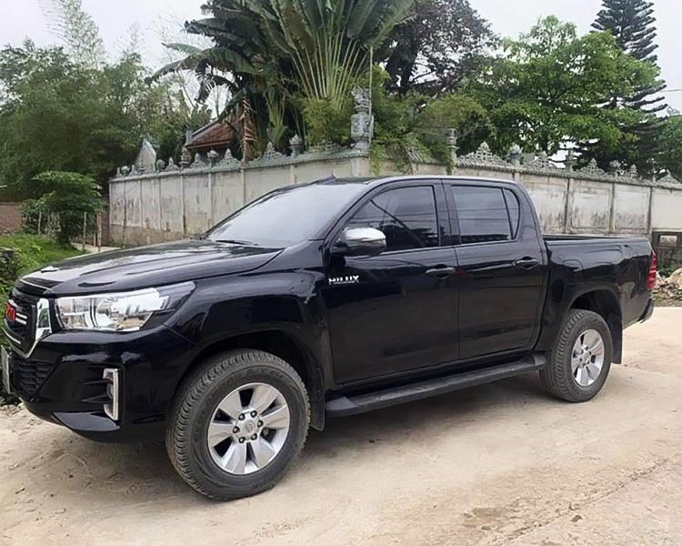 Toyota Hilux   2.4E 4x2 AT  2018 - Bán ô tô Toyota Hilux 2.4E 4x2 AT sản xuất năm 2018, màu đen, nhập khẩu còn mới