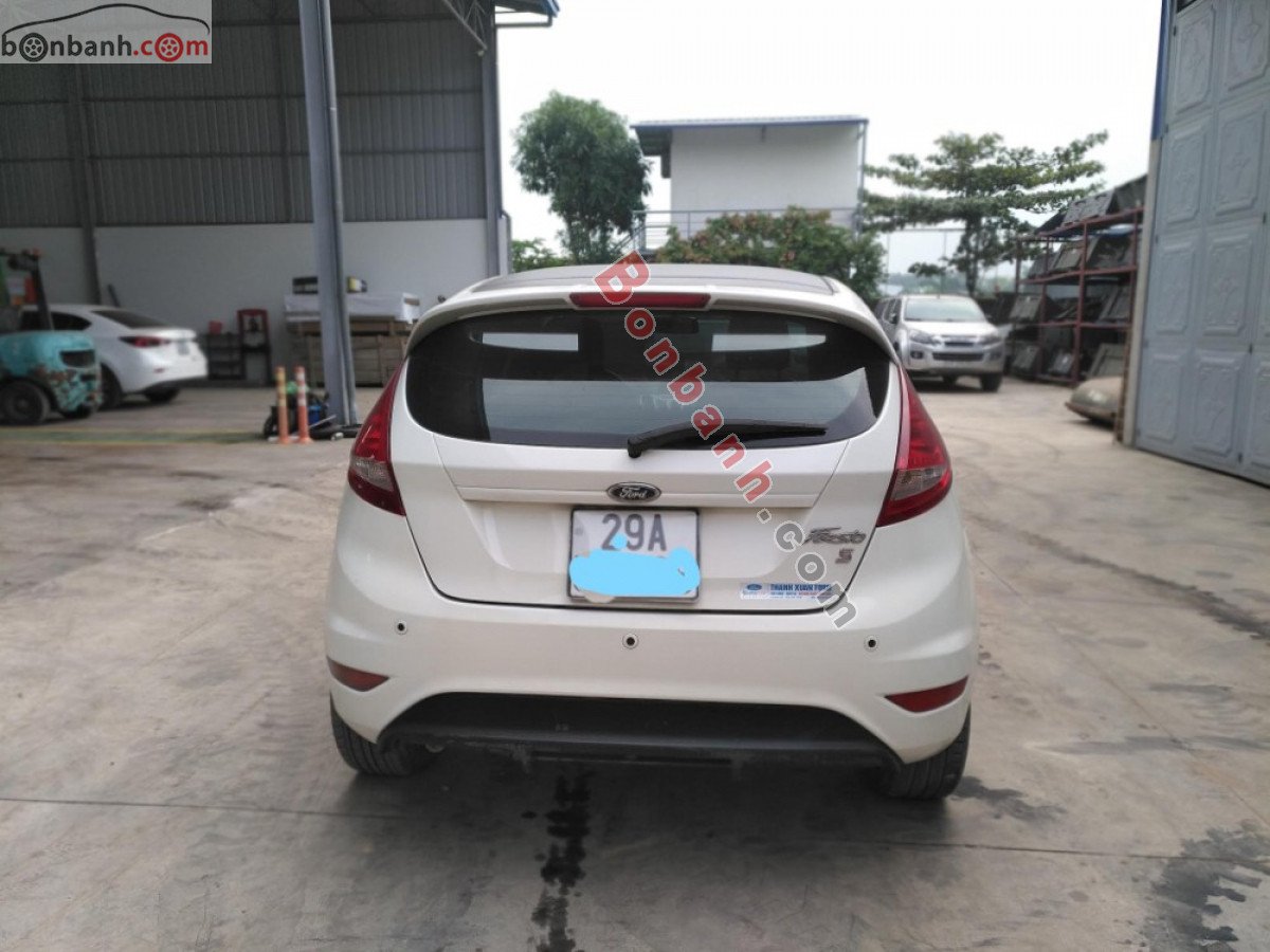 Ford Fiesta 2012 - Cần bán lại xe Ford Fiesta sản xuất 2012, màu trắng, xe nhập xe gia đình