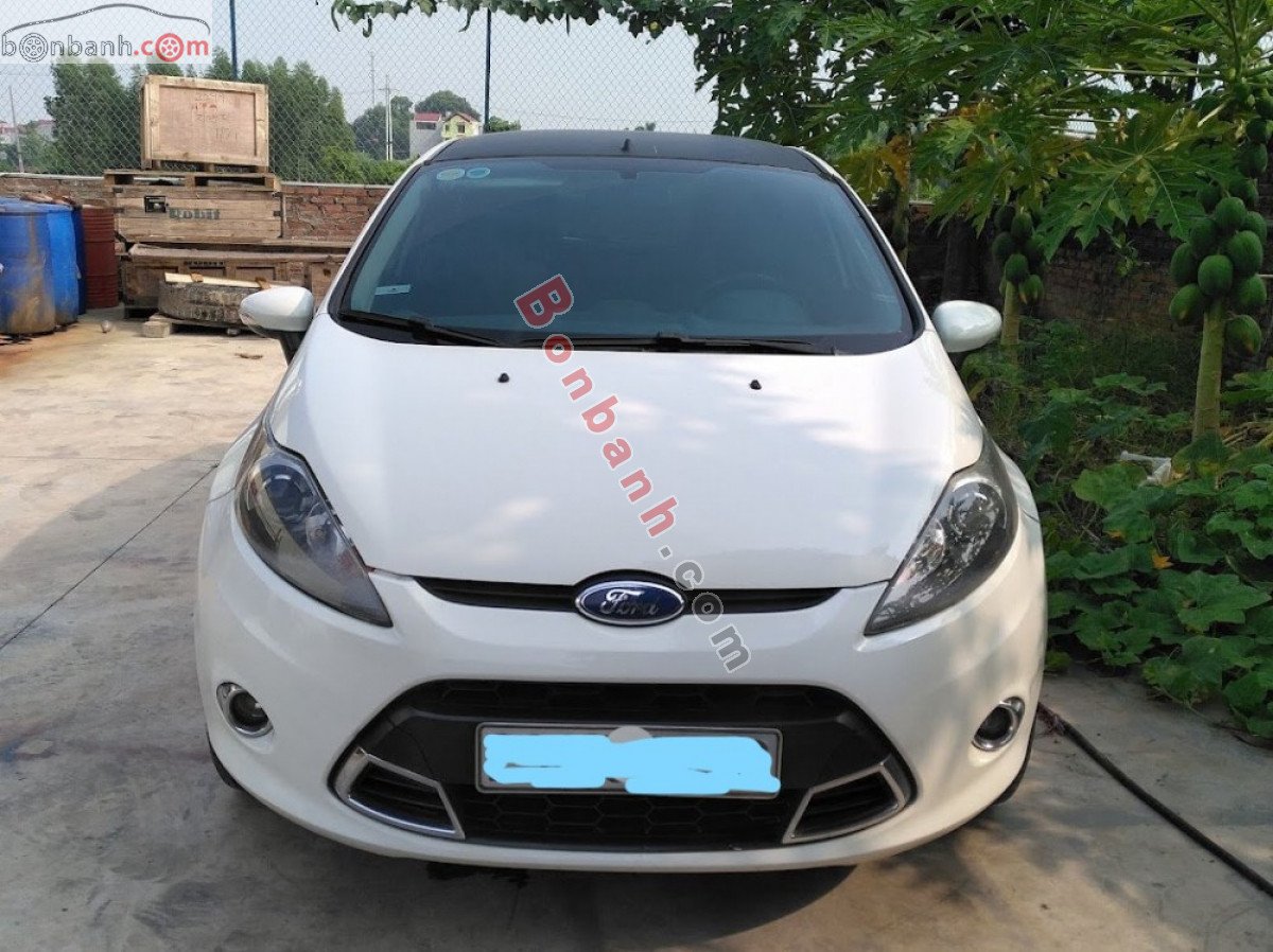 Ford Fiesta 2012 - Cần bán lại xe Ford Fiesta sản xuất 2012, màu trắng, xe nhập xe gia đình