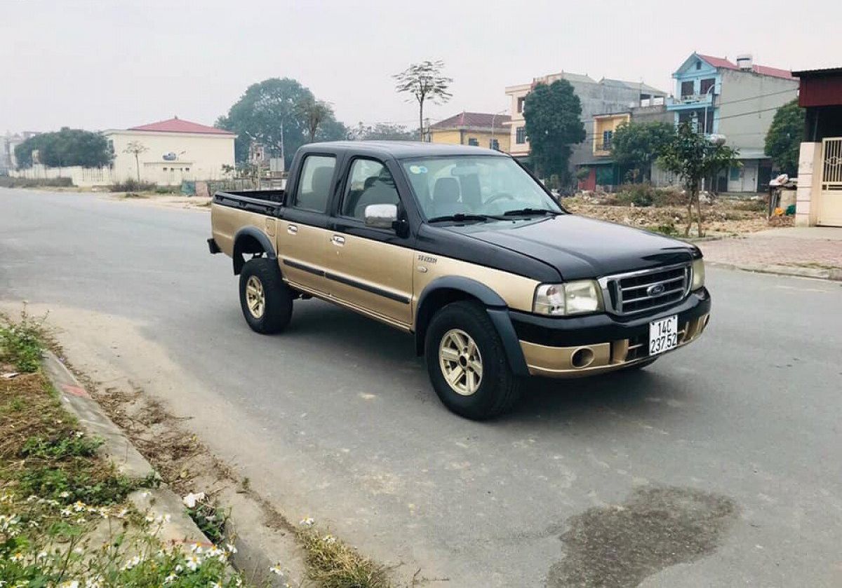 Ford Ranger   XLT 4x4 MT 2005 - Cần bán Ford Ranger XLT 4x4 MT sản xuất 2005, hai màu