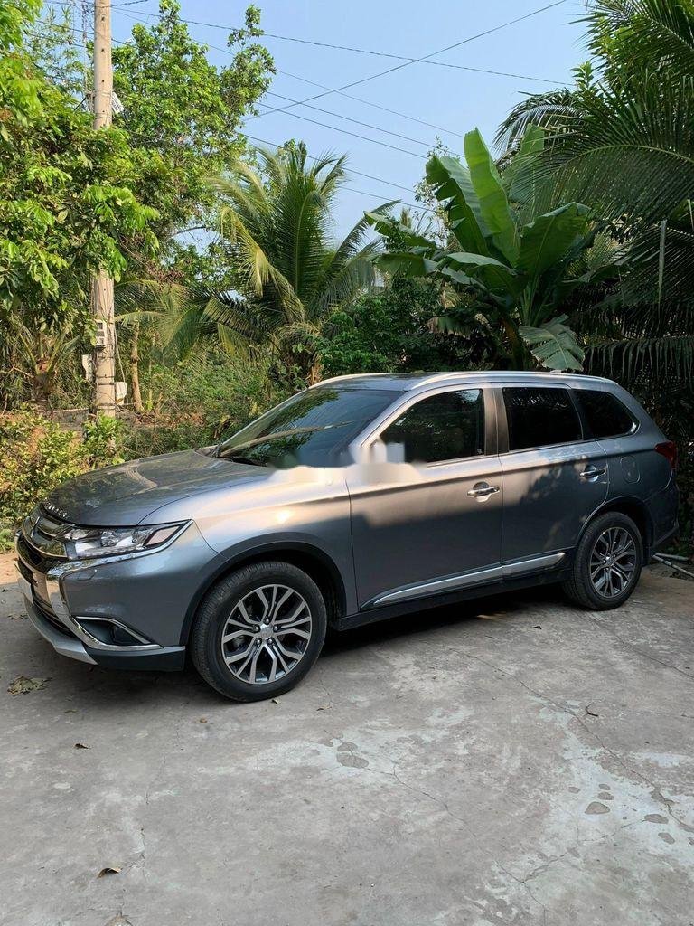 Mitsubishi Outlander 2019 - Cần bán xe Mitsubishi Outlander đời 2019, màu xám còn mới, giá 750tr