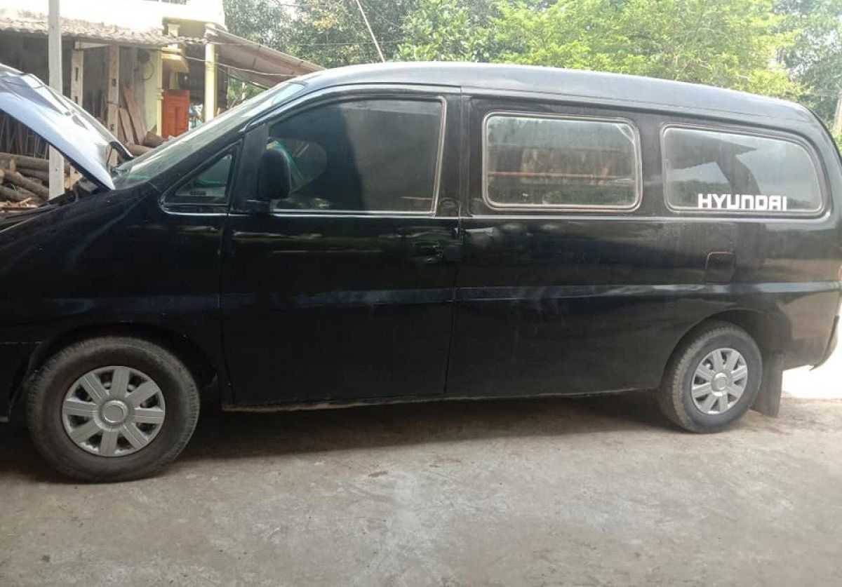 Hyundai Starex   Van 2.5 MT 2001 - Bán Hyundai Starex Van 2.5 MT năm sản xuất 2001, màu đen, nhập khẩu  