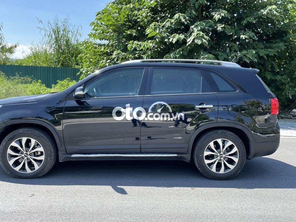 Kia Sorento 2017 - Bán Kia Sorento 2017, màu đen xe gia đình, giá chỉ 620 triệu