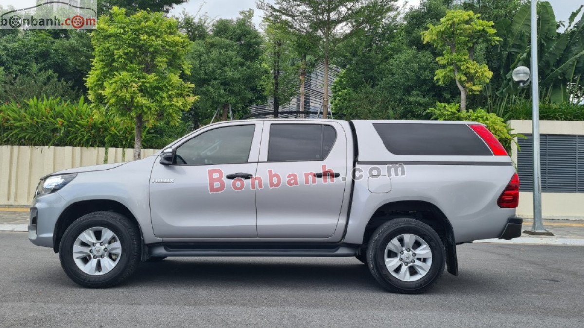 Toyota Hilux 2019 - Bán xe Toyota Hilux năm 2019, màu bạc, nhập khẩu nguyên chiếc còn mới