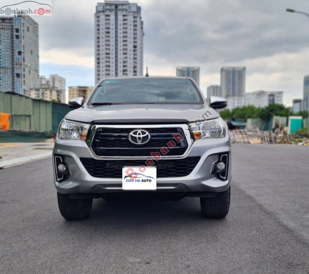 Toyota Hilux 2019 - Bán xe Toyota Hilux năm 2019, màu bạc, nhập khẩu nguyên chiếc còn mới