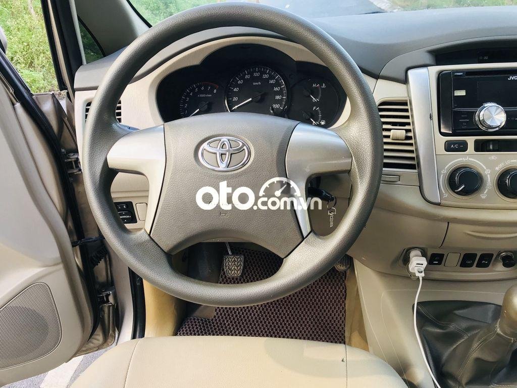 Toyota Innova 2014 - Bán Toyota Innova 2014, giá tốt, màu vàng cát