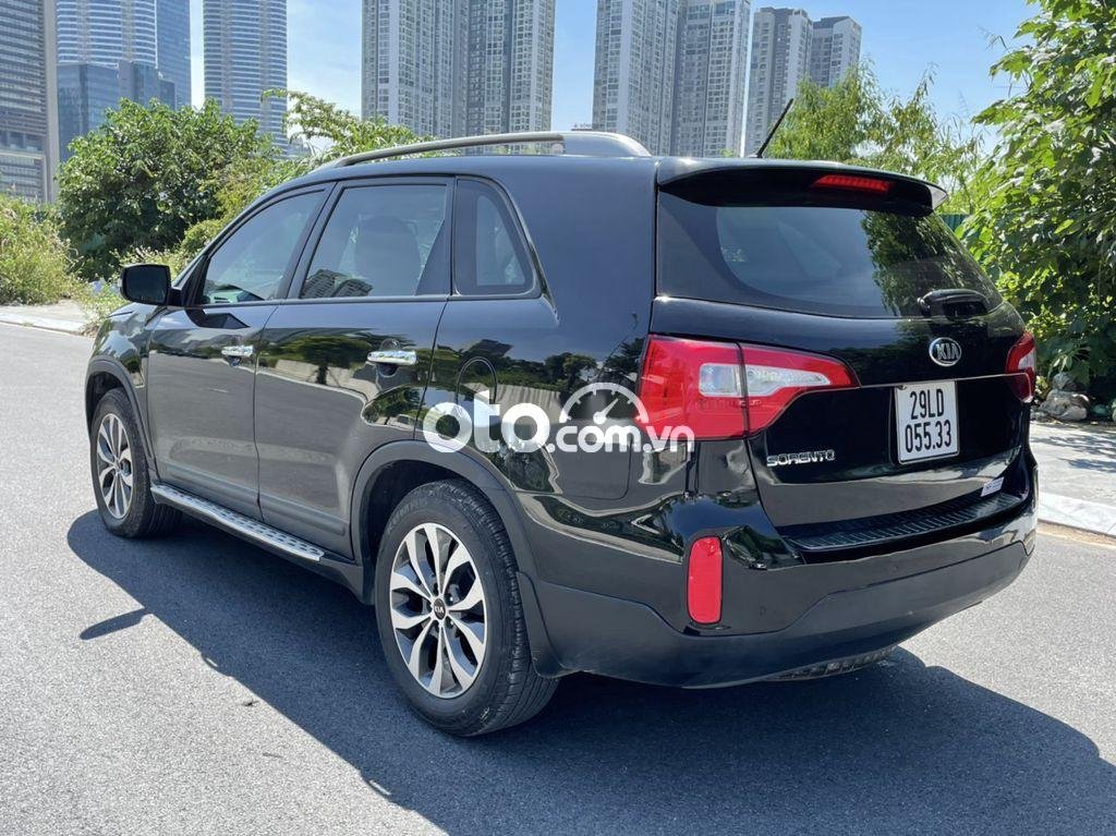 Kia Sorento 2017 - Bán Kia Sorento 2017, màu đen xe gia đình, giá chỉ 620 triệu