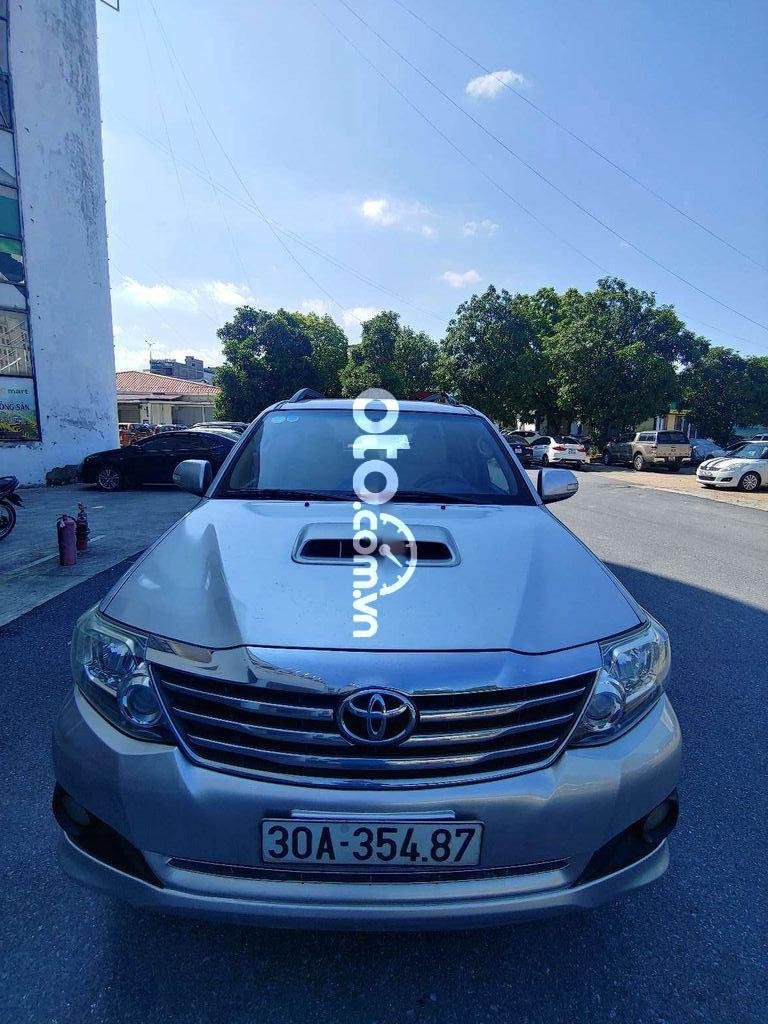 Toyota Fortuner 2014 - Bán xe Toyota Fortuner đời 2014, màu bạc