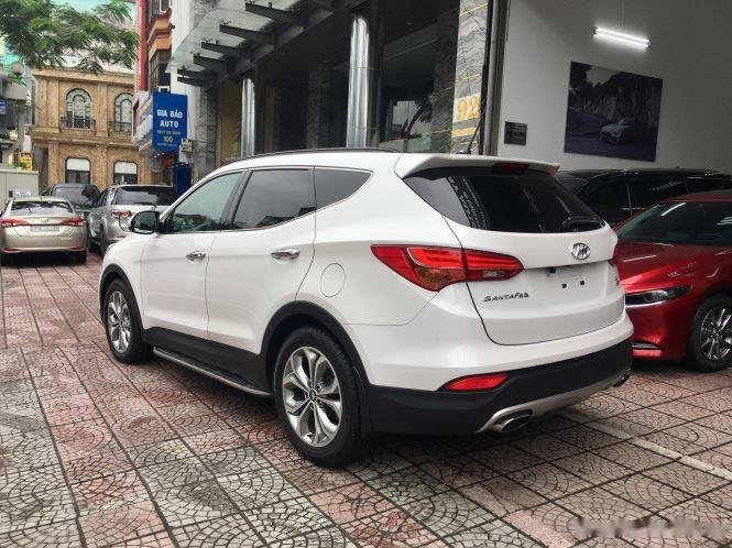 Hyundai Santa Fe 2.2 AT 4WD  2015 - Bán xe Hyundai Santa Fe 2.2 AT 4WD năm sản xuất 2015, màu trắng, giá 790tr