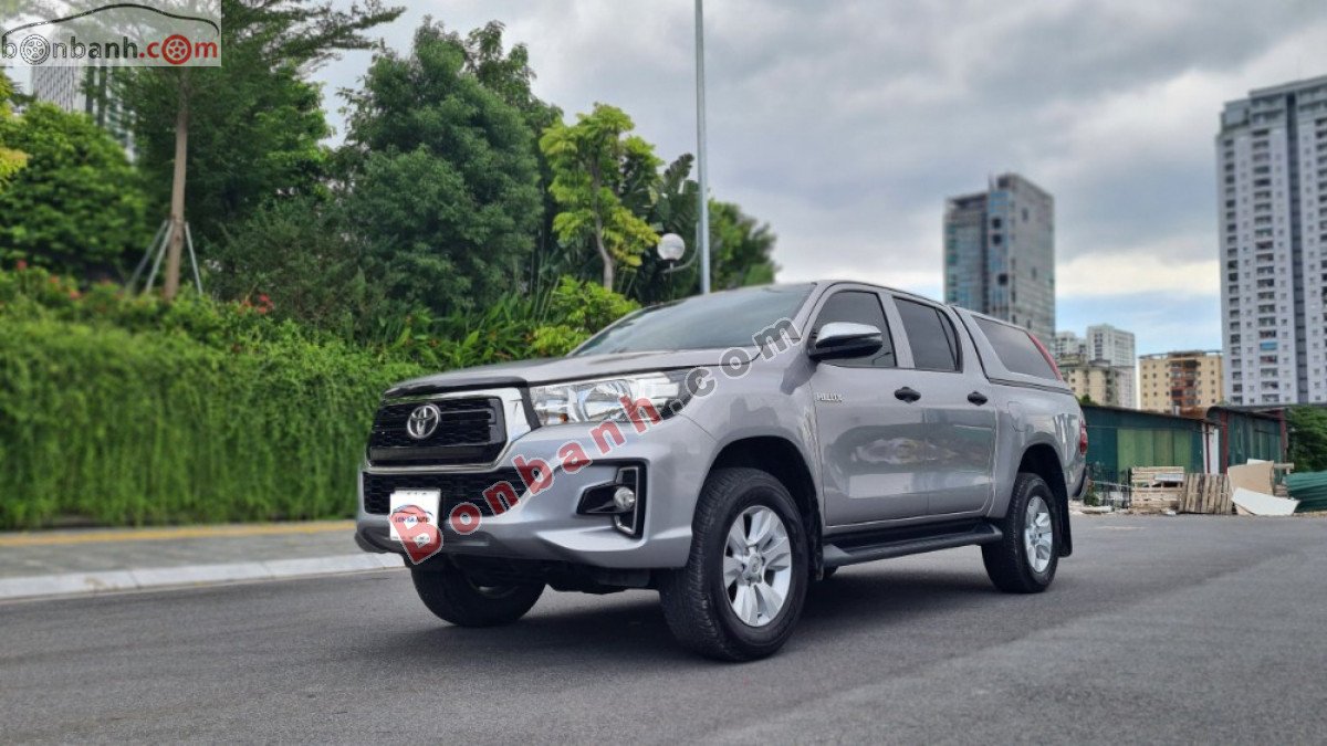 Toyota Hilux 2019 - Bán xe Toyota Hilux năm 2019, màu bạc, nhập khẩu nguyên chiếc còn mới