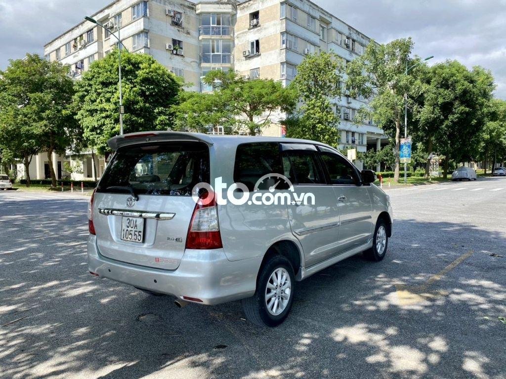 Toyota Innova 2014 - Bán xe Toyota Innova 2014, màu bạc số sàn, 350tr