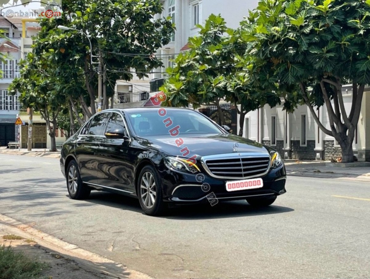 Mercedes-Benz E200 2019 - Cần bán gấp Mercedes E200 năm sản xuất 2019, màu đen