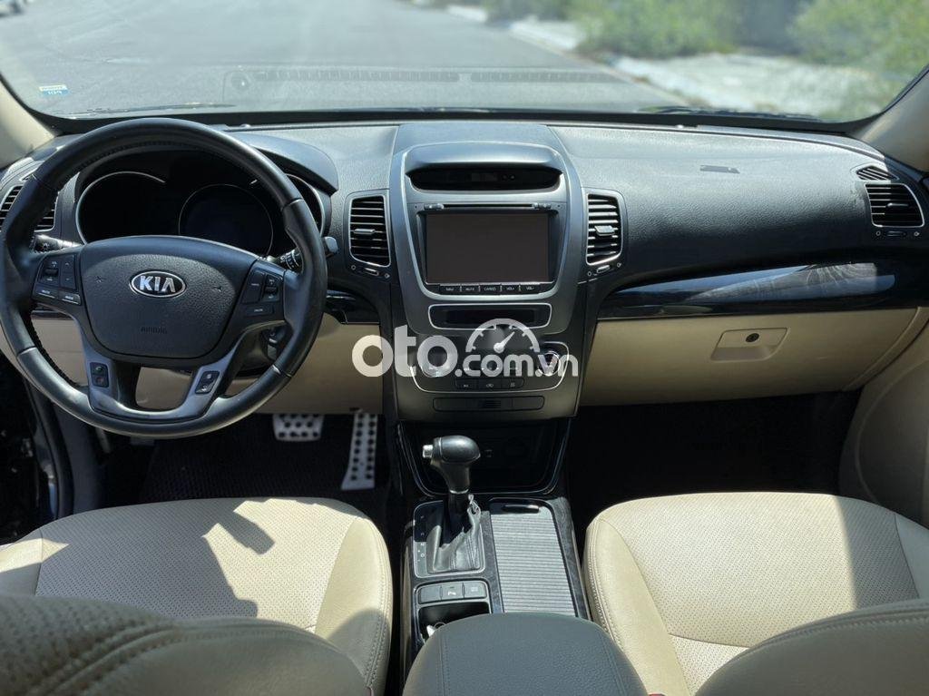 Kia Sorento 2017 - Bán Kia Sorento 2017, màu đen xe gia đình, giá chỉ 620 triệu