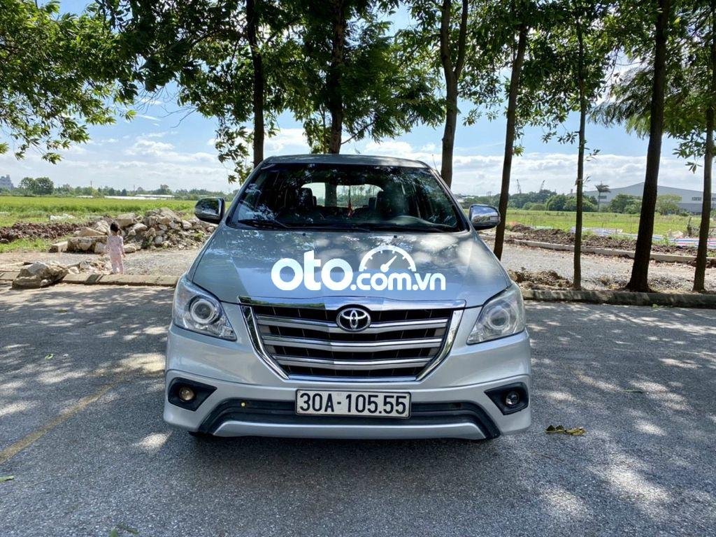 Toyota Innova 2014 - Bán xe Toyota Innova 2014, màu bạc số sàn, 350tr