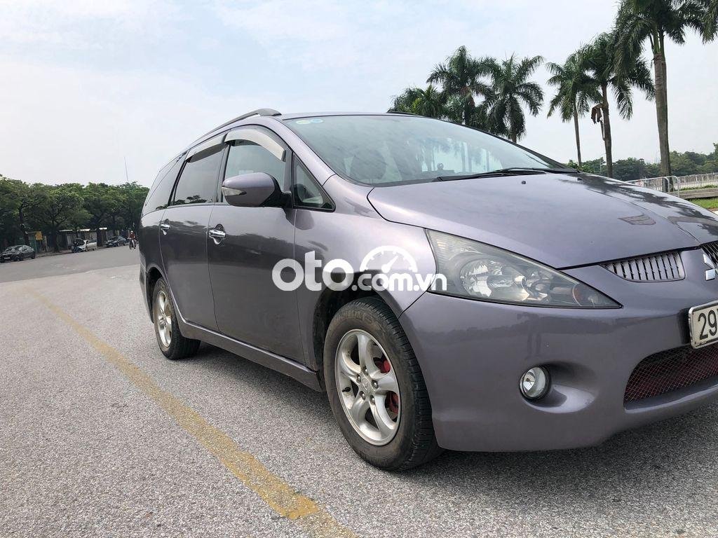 Mitsubishi Grandis 2005 - Cần bán Mitsubishi Grandis 2005, màu xám, nhập khẩu nguyên chiếc còn mới