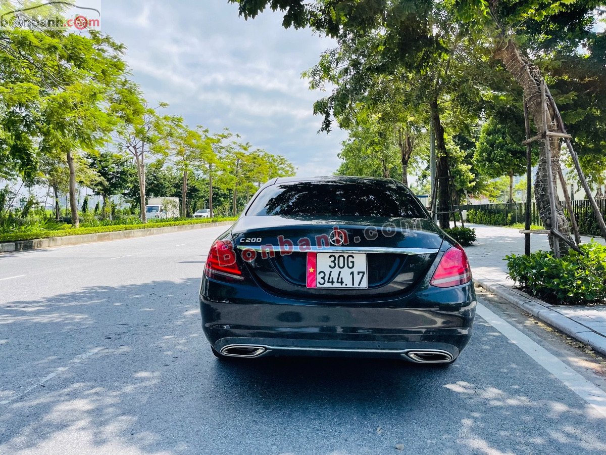 Mercedes-Benz C200 2019 - Bán xe Mercedes C200 năm 2019, màu đen còn mới