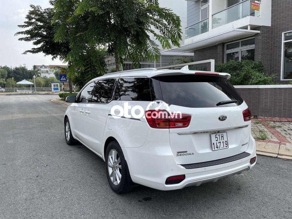 Kia Sedona 2019 - Cần bán xe Kia Sedona đời 2019, màu trắng giá cạnh tranh