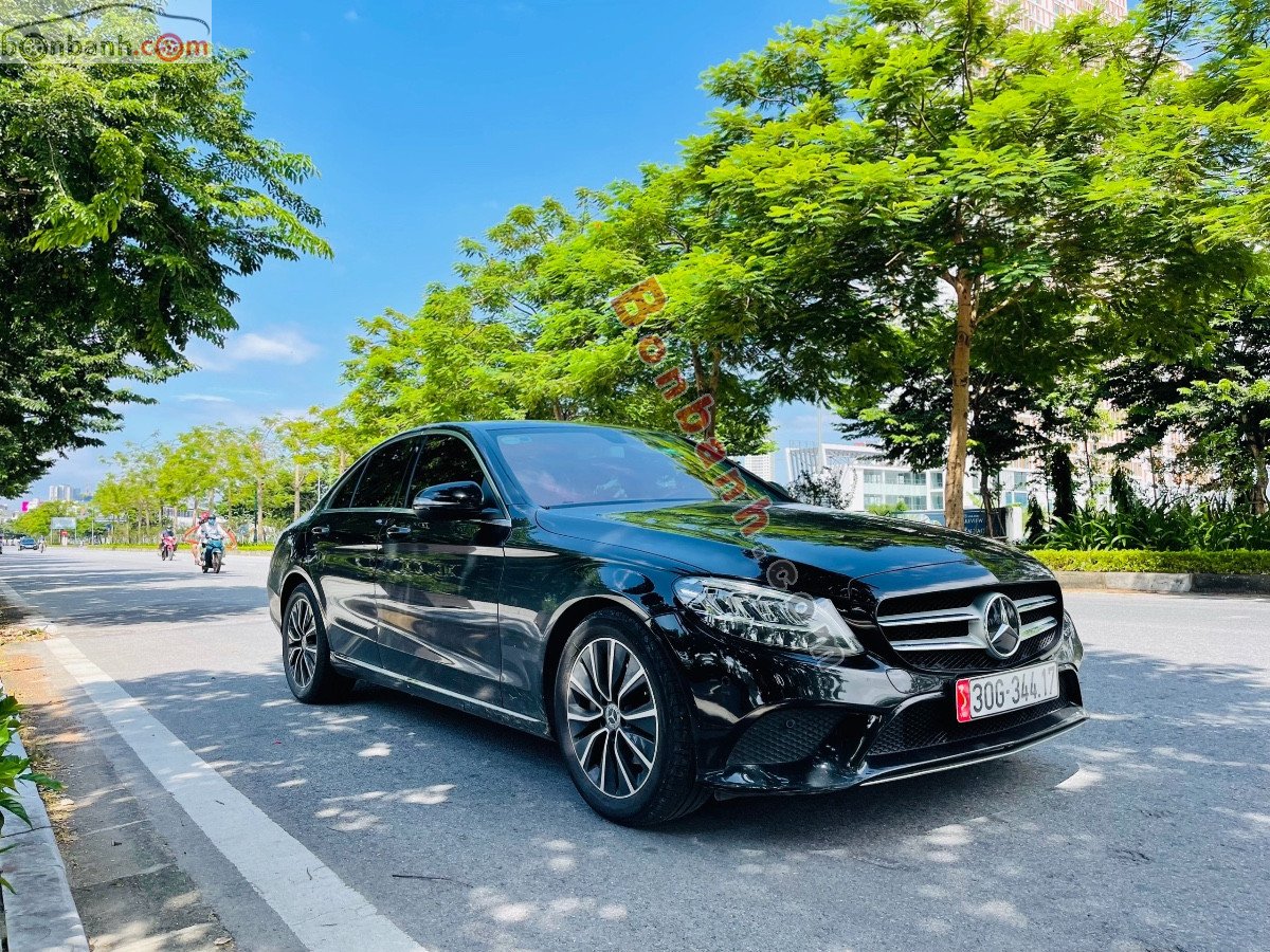 Mercedes-Benz C200 2019 - Bán xe Mercedes C200 năm 2019, màu đen còn mới