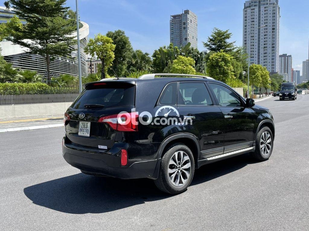 Kia Sorento 2017 - Bán Kia Sorento 2017, màu đen xe gia đình, giá chỉ 620 triệu