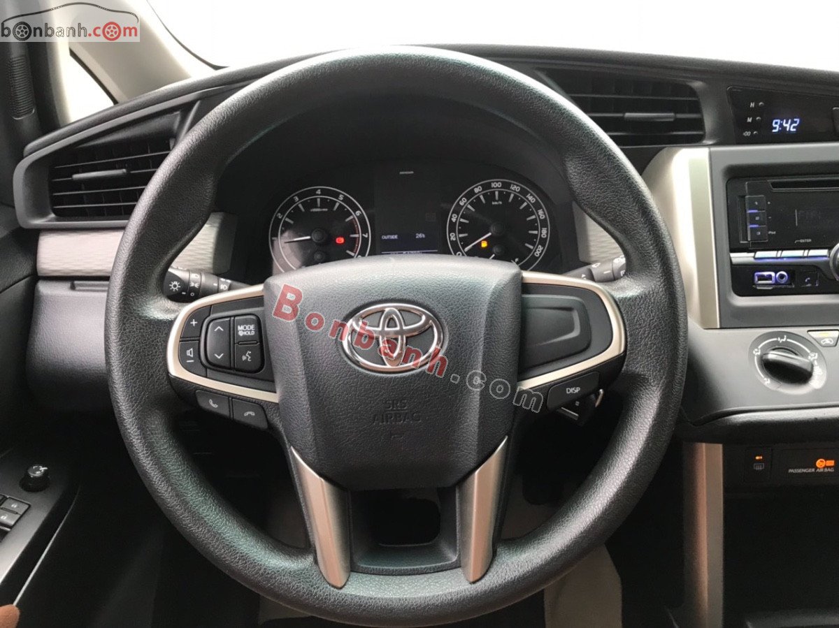 Toyota Innova   2.0E  2017 - Bán xe Toyota Innova 2.0E đời 2017, màu bạc, giá chỉ 499 triệu